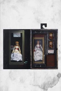 NECA Props & Collectibles The Conjuring - Annabelle Ultimate Figure