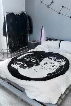 Killstar Crypt Goods Yin Yang Blanket