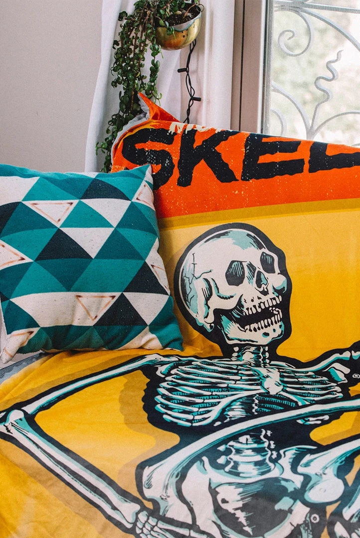 Creepy Company Crypt Goods Beistle® - Monster Skeleton Throw Blanket