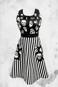 Sourpuss Lust For Skulls Apron