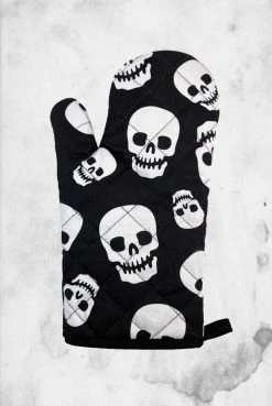 Sourpuss Crypt Goods Lust For Skulls Oven Mitt